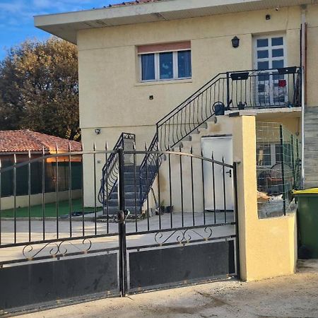 Apartamento Joli T1 Bis Fonctionnel A Montussan Exterior foto